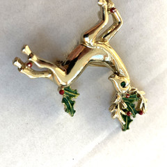Vintage Gerry’s Christmas Brooch Reindeer Pin Gold Tone Green Holly