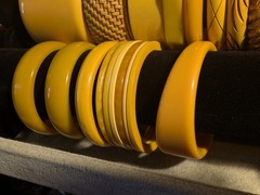 18 Vintage Bakelite Butterscotch – Yellows – Carved – Shaped – Many Tones!