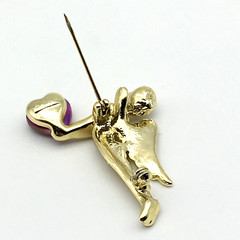 CAJC Vintage GoldTone Metal Winged Cherub HoldIng Amethyst Color Glass Heart Pin