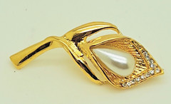elegant Vintage style Gold Tone 2.5″ flower shape fashion jewelry Brooch/pin