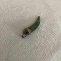 VTG 1950s Natural Jade Horn Tusk Pendant Silver Tone Bail Classy Retro ✳️