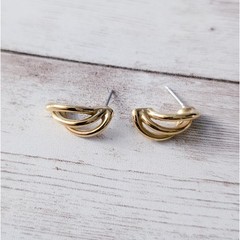 Vintage Earrings for Pierced Ears 0.75″ Stylish Gold Tone
