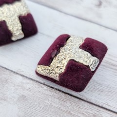 Vintage Clip On Earrings Burgundy & Gold Tone – Condition Issues