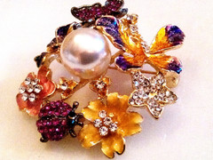 GARDEN FLOWER BROOCH!Enameled Floral Motif.Ladybug,Butterflies Pin.Gold Tone.