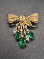 Sorrento 1/20 12K Gold Filled & Toned Floral Filigree Emerald Green Brooch Pin