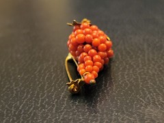 ANTIQUE VICTORIAN CORAL GRAPE BUNCH BROOCH-GILDED 800-FRUIT