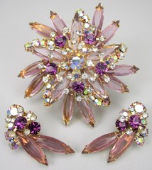 LOVELY 1960’S JULIANA DELIZZA & ELSTER LILAC RHINESTONE BROOCH & EARRINGS SET