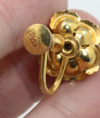 Vintage B&N Bugbee & Niles 3-D rose flower Gold Tone floral Screw Back earrings