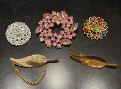 Vintage To Now Goldtone Leaf Rhinestone Flower Multicolor Brooch Lot 293-153