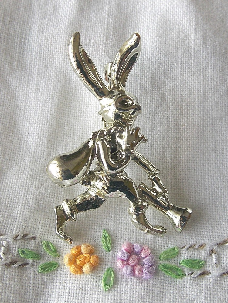 HARD TO FIND VINTAGE SILVER TONE METAL CARTOON HOBO BUNNY RABBIT FIGURAL BROOCH