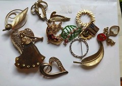 Odd Lot Of 14 Brooches Unbranded Some Vintage