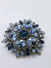 Starburst Flower Brooch Blue Crystals Rhinestone 2 in Vintage Gun Metal 3D