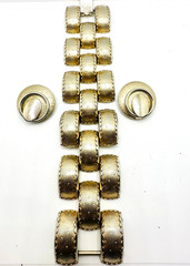 Lot VTG Chunky 1960’s Textured Brushed Gold Tone Dome Link Bracelet & Earrings