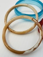 Vintage Plastic Resin Lucite Bangle Bracelet Lot 8pc Twisted Carved Hinged Cuff⁠