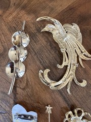 Spectacular lot of assorted vintage brooches