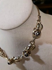 Vintage Gold Tone Rhinestone Floral Rose Link Necklace Choker – 15.5 inches