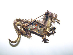 LA ROCO VINTAGE GRIPOIX GLASS MOGUL STYLE RHINESTONE DRAGON BROOCH PIN GOLD TONE