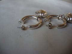 VTG 3/4 HOOP W/ DANGLING SCALLOPED HEART CHARM STERLING SILVER 925 STUD EARRING