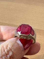VINTAGE 10K WHITE GOLD LARGE RED SYNTHETIC RUBY MEN’S WOMEN’S UNISEX RING