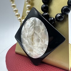 Vintage Mother of Pearl Inlay Black Resin Bicolor Necklace. See pics.
