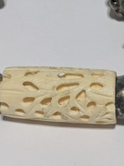 Vintage Silver Tone Metal & Off White Acrylic Chunky Bead Necklace 21″. Hammered