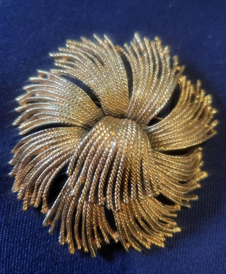 Vintage Gold Tone Monet Cordelia Brooch 2.25″ in Diameter