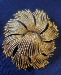 Vintage Gold Tone Monet Cordelia Brooch 2.25″ in Diameter
