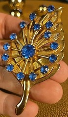 Estate Vintage Blue Pronged Rhinestone Leaf Brooch Gold tone Floral Pin