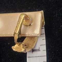 Vintage Celebrity Gold Tone Clip-On Earrings – Classic Statement Style