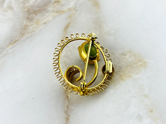 Sorrento Brooch Pin Green Stone Gold Tone Oval – Elegant Statement Piece Vintage