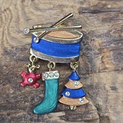 VINTAGE CHRISTMAS BROOCH PIN DANGLE DRUM BELL TREE STOCKING COLORFUL