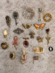 Lot of 20 Varied Size & Styled Pin Brooches Jewelry Some Vintage Some Modern