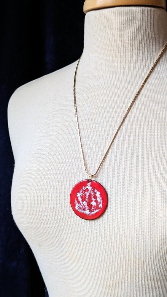 RED Enamel WHITE Heart Swirl Copper Vintage Pendant 24″ Gold Tone Necklace