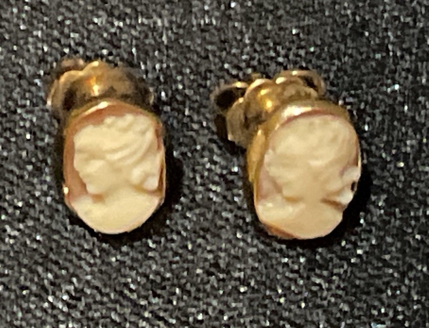 VINTAGE Solid 14K Yellow Gold Oval Cameo Post Earrings W/14K Backs