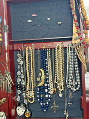 Lot Costume Fashion Jewelry Vintage-Current Necklaces Bracelets Earrings etc.