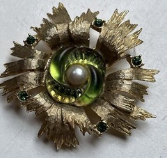Rare Vintage EDLEE Green Art Glass Pearl Rhinestone Chunky Gold Tone Brooch 1947