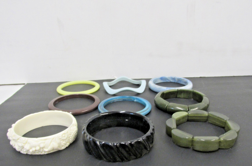 9 Vintage BANGLE BRACELETS 2 STRETCH 7 CUFF HARD PLASTIC 60’S AND 70’S