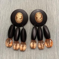 Cameo Motif Wood Volume Design Earrings