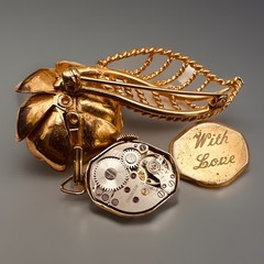 VINTAGE BARONESS SWISS 17 JEWEL WIND-UP BROACH WATCH, RUNS!