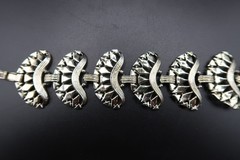 Vtg Mid Century Silver Tone Filigree Crescent Openwork Link Bracelet 8″ Long