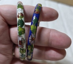 Vintage Pair Of Chinese Cloisonné Enamel Bangle Bracelets Blue White Floral Boho