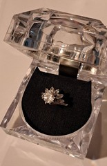 Ring sz 5 Good quality costume jewelry 18K HGE White Gold Electroplate Exc cond