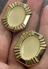 Vintage 1.1” Cream Colored Enameled Gold Tone Metal Drop Earrings
