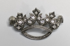 VTG Small 1 5/8″ x 1″ Textured Silver Tone Crown Rhinestone Brooch Pin
