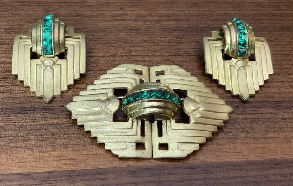 Early Signed Coro Art Deco Brooch Channel Set Emerald Stones W/Matching Clips