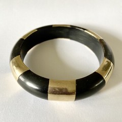 VINTAGE BLACK BONED HORN w/BRASS GOLD INLAIDED DESIGNED SLIP ON BANGLE BRACELET