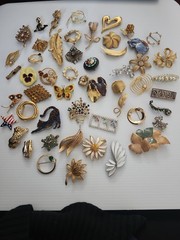 Vintage Costume Jewelry Lot of 50+ Brooches Rhinestone Enamel Floral Hearts Etc