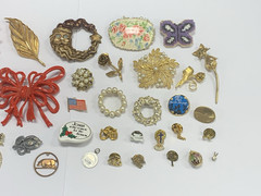 Vintage Estate 36pc Jewelry Lot Brooches Pins Celluloid Metal Stones Religious