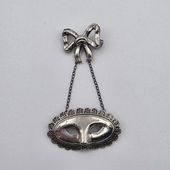 Vintage 925 Sterling Silver Venetian Masquerade Mask & Bow Dangle Brooch Pin
