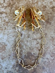 Vintage Sweater Clips Gold Tone Flower Faux Pearl Chain Mid Century 1950s